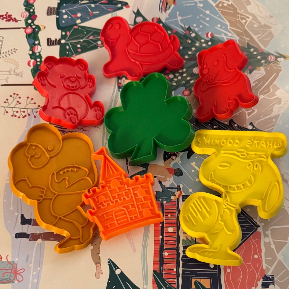 Hallmark Red, Green, Yellow, and Orange Cookie Cutter Set. Vintage lot of 7.